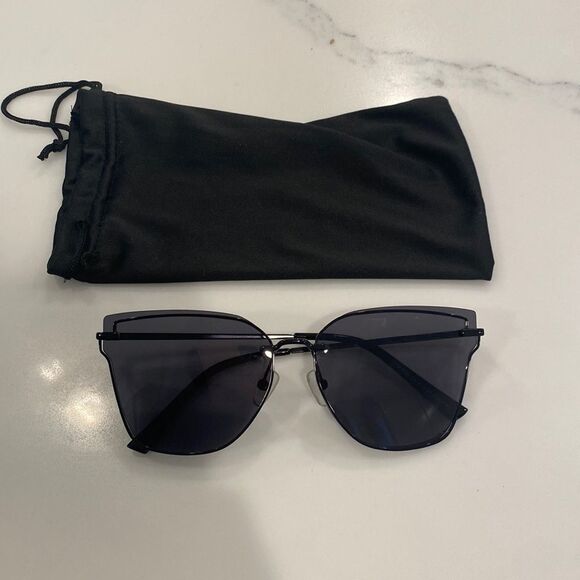 Accessories - Sunglasses Black Metal Frame